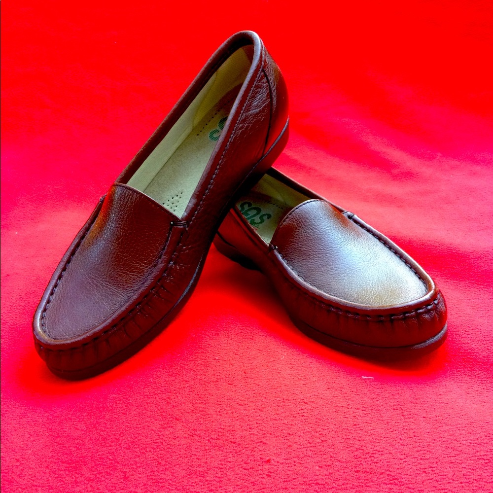 NWT SAS TRIPAD COMFORT GENUINE LEATHER LOAFERS-NWT